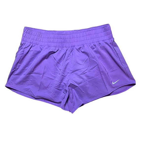 Nike One Women’s Purple Shorts with Back Pocket Large - Picture 1 of 10
